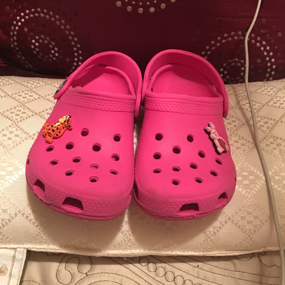 crocs pink shoes